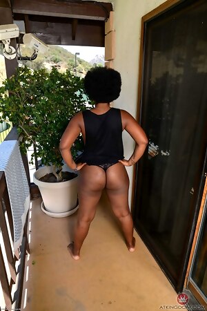 High Quality HD Photo Of Diamond's Hairy Thick Thighs And Ass