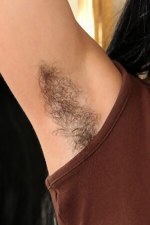 High Quality HD Photo Of Natural Hairy Babe Eris